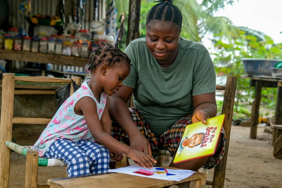 Mother teaching daughter representing homeschool education in Mississippi the Magnolia State