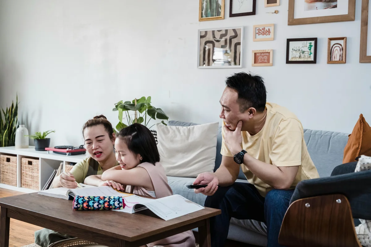 Oregon family enjoying quality time studying together during homeschool